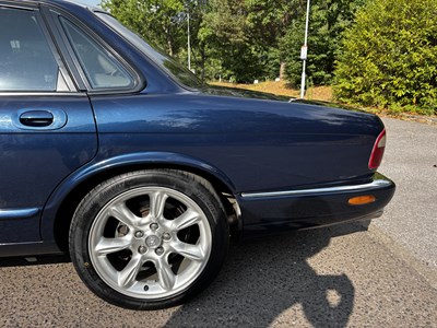 Lot 6 - 2000 Jaguar XJR X308