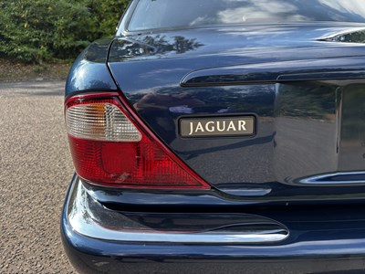 Lot 6 - 2000 Jaguar XJR X308