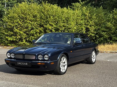 Lot 6 - 2000 Jaguar XJR X308