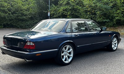 Lot 6 - 2000 Jaguar XJR X308
