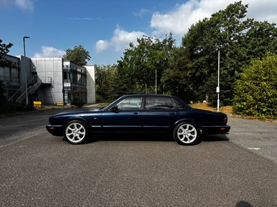 Lot 6 - 2000 Jaguar XJR X308