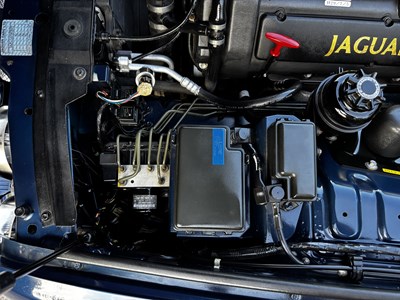 Lot 6 - 2000 Jaguar XJR X308