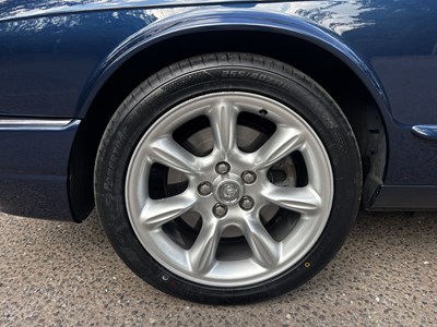 Lot 6 - 2000 Jaguar XJR X308