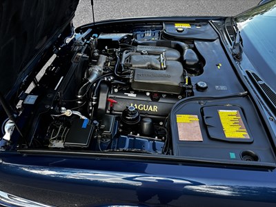 Lot 6 - 2000 Jaguar XJR X308