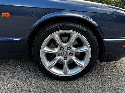 Lot 6 - 2000 Jaguar XJR X308