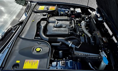 Lot 6 - 2000 Jaguar XJR X308