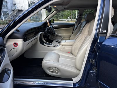 Lot 6 - 2000 Jaguar XJR X308