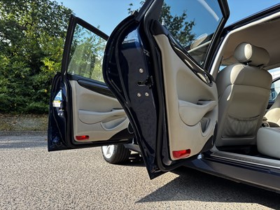 Lot 6 - 2000 Jaguar XJR X308