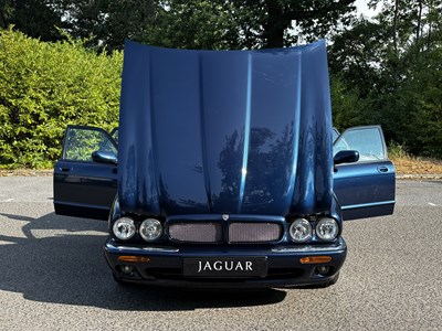 Lot 6 - 2000 Jaguar XJR X308