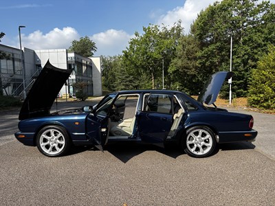 Lot 6 - 2000 Jaguar XJR X308