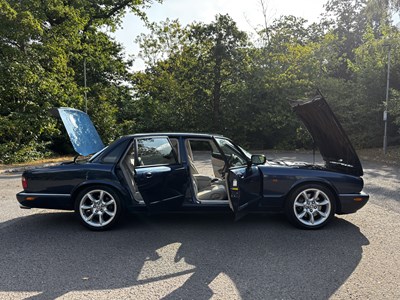 Lot 6 - 2000 Jaguar XJR X308