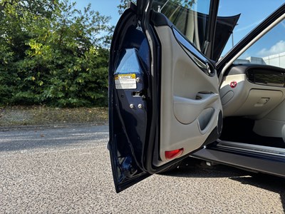 Lot 6 - 2000 Jaguar XJR X308