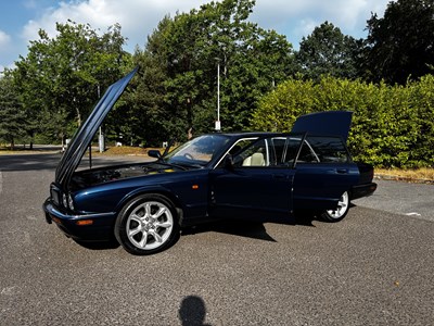 Lot 6 - 2000 Jaguar XJR X308