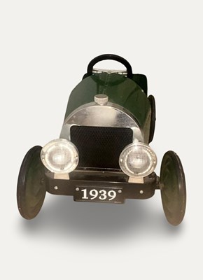 Lot 106 - Great Gizmos Limited Green Vintage Pedal Car