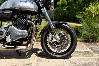 Lot 2019 Norton Dominator Street