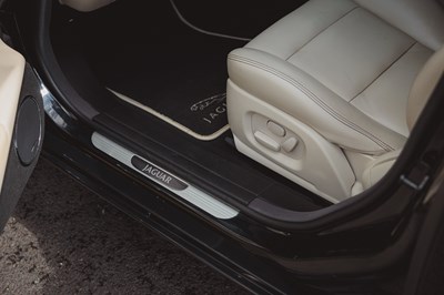 Lot 2006 Jaguar XJR Portfolio