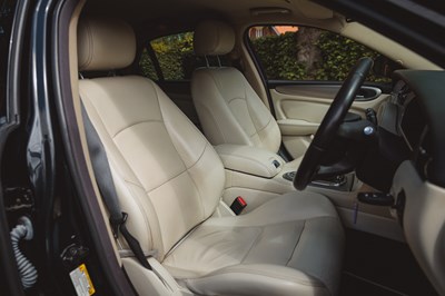 Lot 2006 Jaguar XJR Portfolio