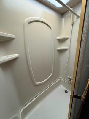 Lot 1999 Chieftain Motorhome