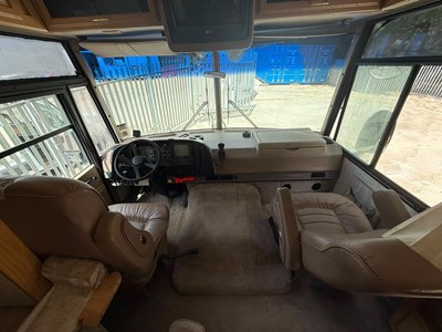 Lot 1999 Chieftain Motorhome