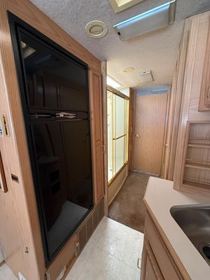 Lot 1999 Chieftain Motorhome