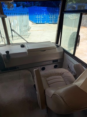 Lot 1999 Chieftain Motorhome