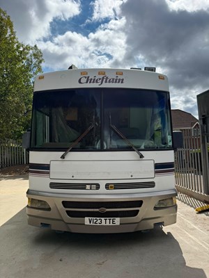 Lot 1999 Chieftain Motorhome