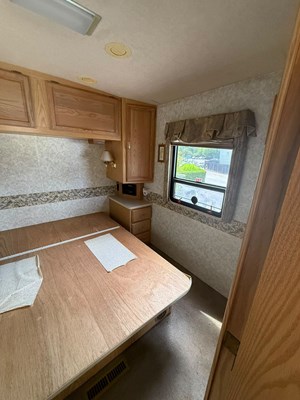 Lot 1999 Chieftain Motorhome