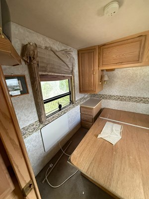 Lot 1999 Chieftain Motorhome