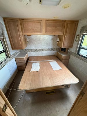 Lot 1999 Chieftain Motorhome