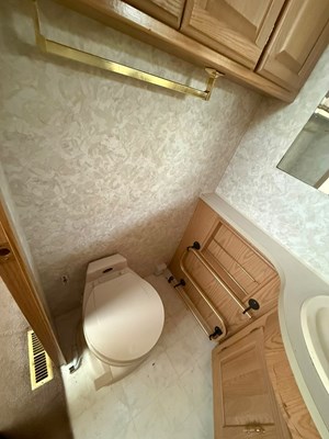 Lot 1999 Chieftain Motorhome