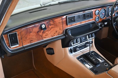Lot 1976 Daimler Sovereign Series II Coupé (4.2 litre)