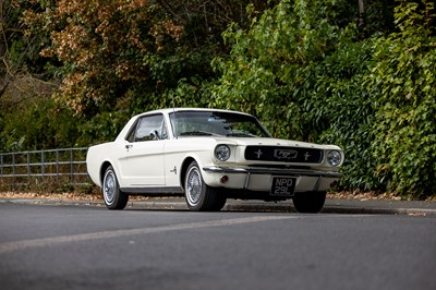 Lot 1966 Ford Mustang