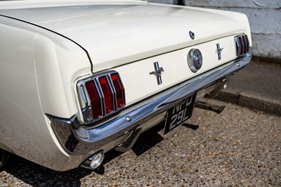 Lot 1966 Ford Mustang