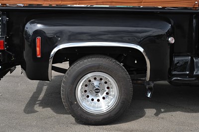 Lot 2009 Chevrolet GMC Pick-Up