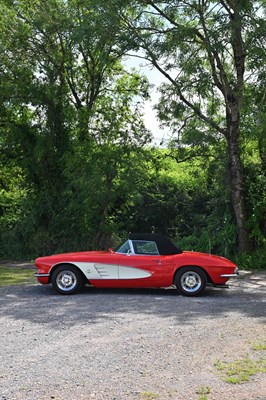 Lot 1961 Chevrolet Corvette C1