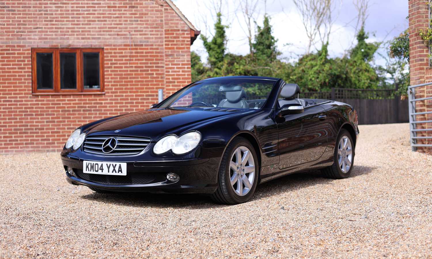 Lot 2004 Mercedes-Benz SL350 Convertible