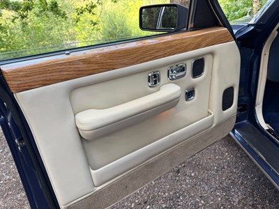 Lot 1996 Rolls-Royce Silver Spirit III