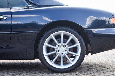 Lot 2001 Aston Martin DB7 Vantage Volante