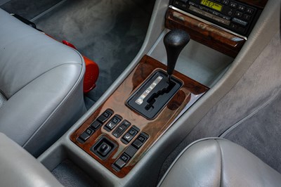 Lot 1984 Mercedes-Benz 500 SEL