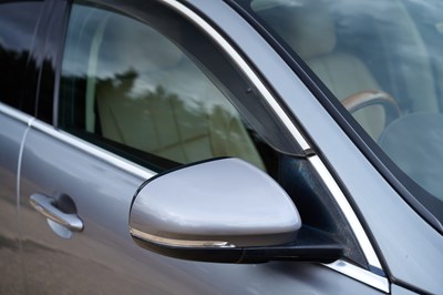 Lot 2010 Jaguar XJ V8 Portfolio Auto