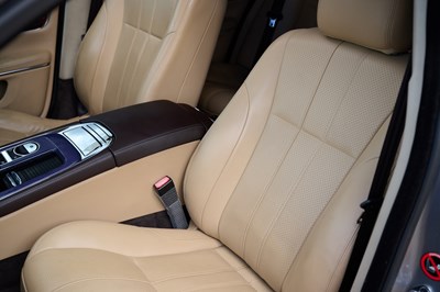 Lot 2010 Jaguar XJ V8 Portfolio Auto