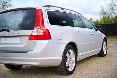 Lot 2009 Volvo V70 3.2 Lux SE