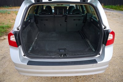 Lot 2009 Volvo V70 3.2 Lux SE