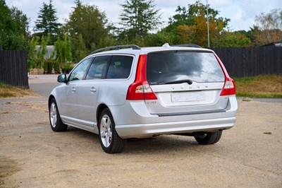 Lot 2009 Volvo V70 3.2 Lux SE