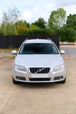 Lot 2009 Volvo V70 3.2 Lux SE