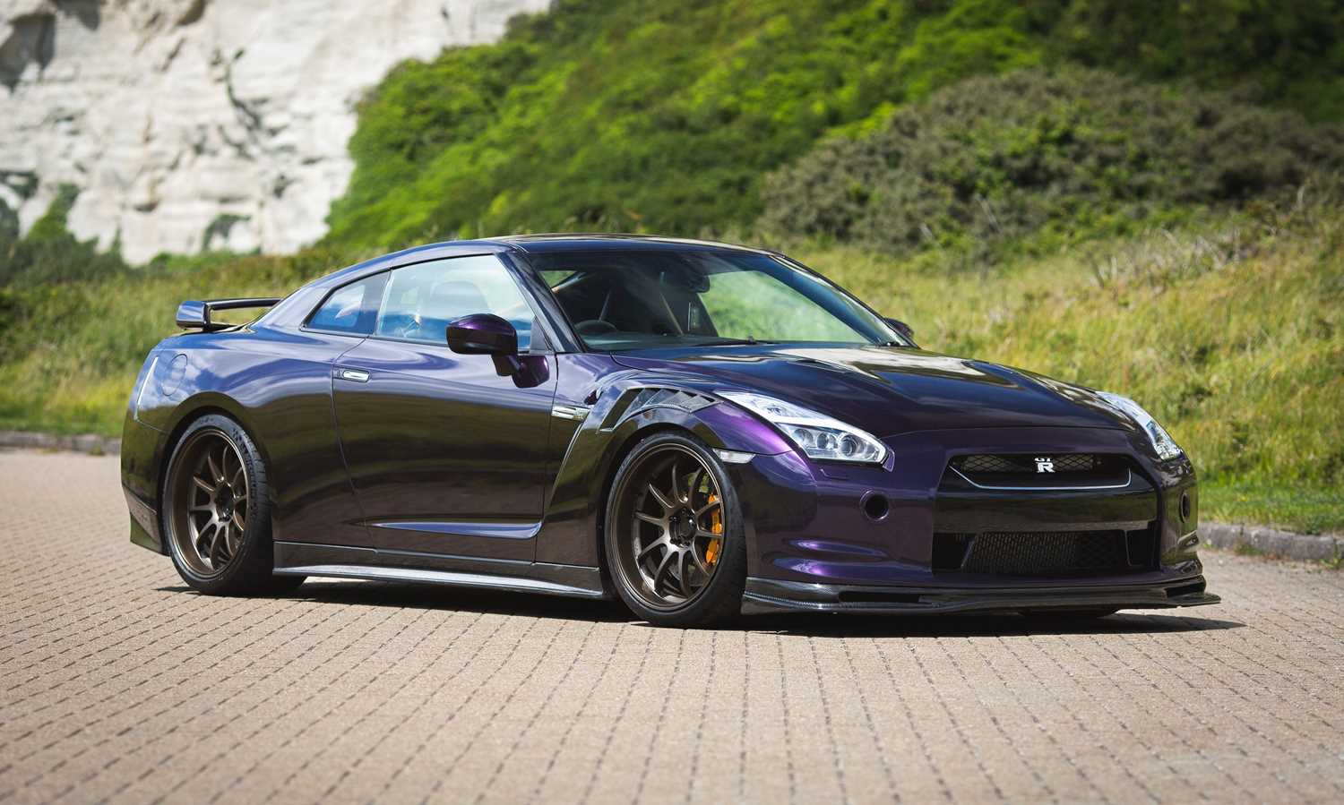 Lot 220 - 2009 Nissan GT-R R35 Black Edition JM1300
