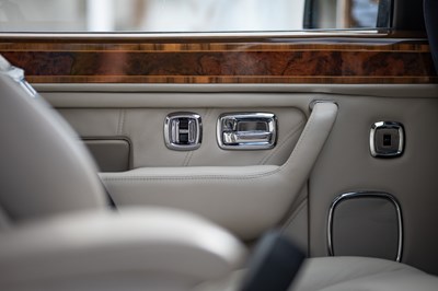 Lot 2000 Rolls-Royce Corniche V