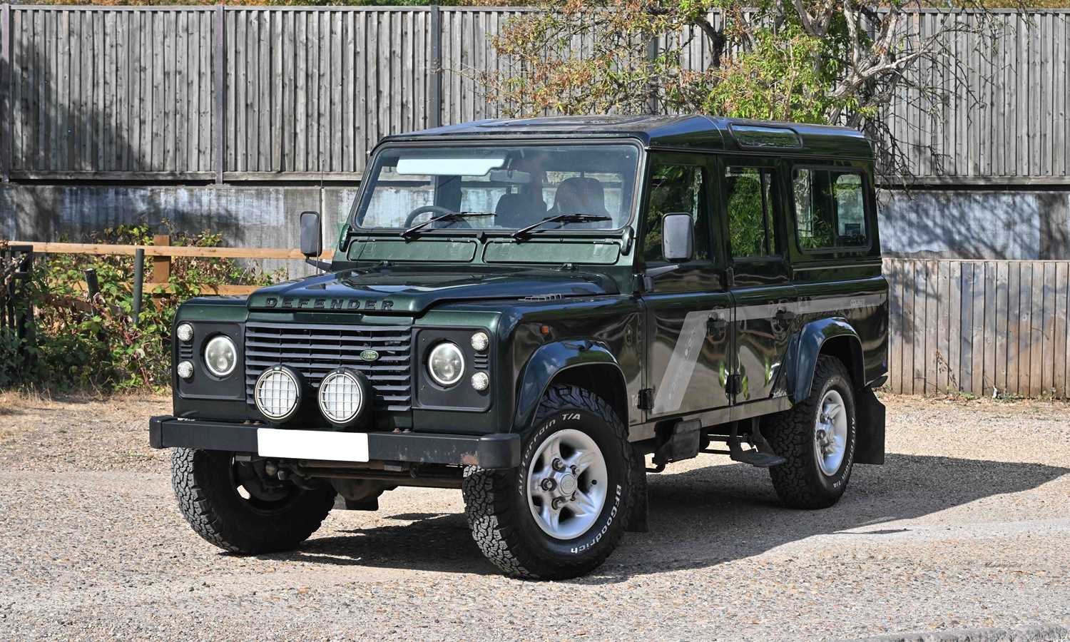 Lot 1998 Land Rover 110 Defender County