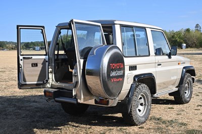 Lot 1989 Toyota Landcruiser II