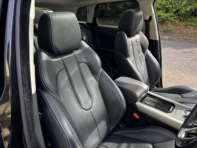 Lot 2014 Land Rover Range Rover Evoque 2.0 Si4 Prestige